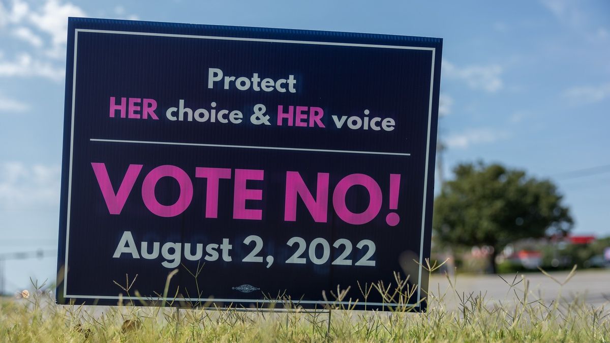 První referendum o potratech v USA: Zpřísnění politiky Kansasané odmítli